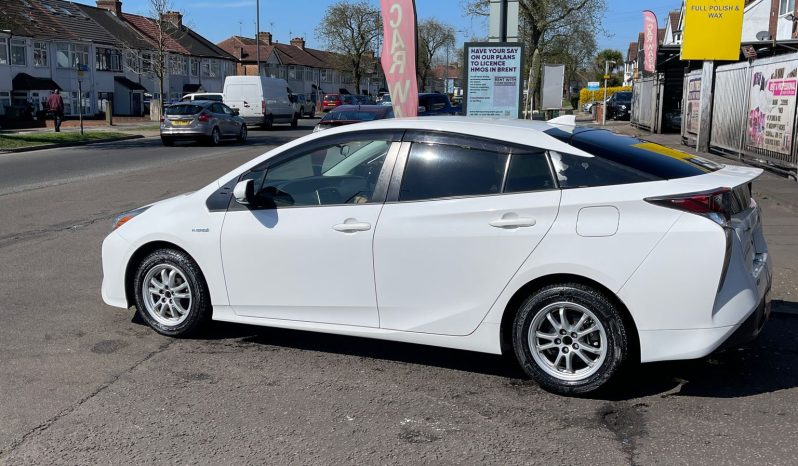 
								Toyota Prius 2018 full									