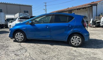 
									Toyota Aqua Hybrid 2015 full								
