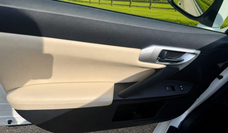 
								Lexus Ct200h Hybrid – 2012 full									